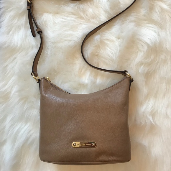 Michael Kors Crossbody. NWT - Picture 2 of 7